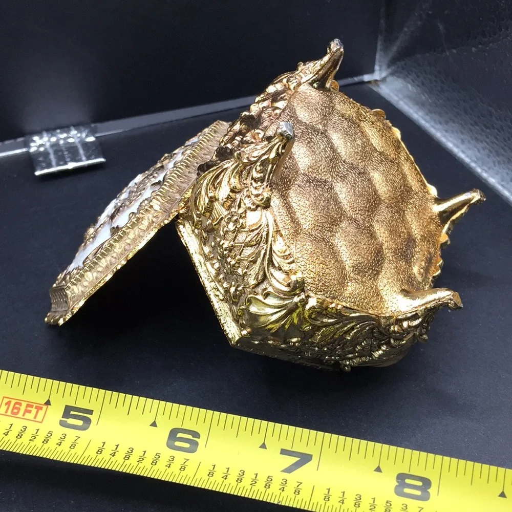Vintage lidded flower trinket jewelry box